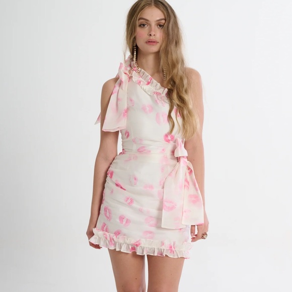 Selkie Dresses & Skirts - NEW Selkie Kiss on the Lips Carrie Pink Silk Printed Dress 4X